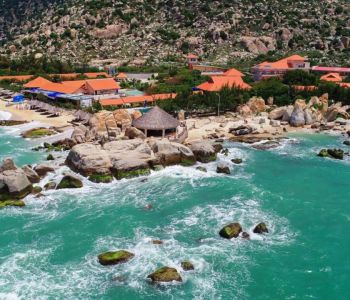 BIỂN CỔ THẠCH – BÃI ĐÁ BẢY MÀU - CÁNH ĐỒNG MUỐI – LÀNG GỐM BẦU TRÚC - VƯỜN ĐÁ BẠC - HÒN CÒ CÀ NÁ