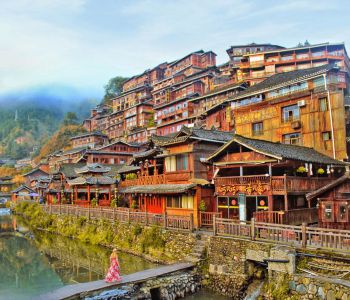 KHÁM PHÁ TRUNG HOA: QUÝ DƯƠNG – LỆ BA – TÂY GIANG – GIANG KHẨU  – TIỂU THẤT KHỐNG – THIÊN HỘ MIÊU TRẠI – NÚI PHẠM TỊNH SƠN – THÀNH CỔ TRẤN VIỄN – HOÀNG QUẢ THỤ